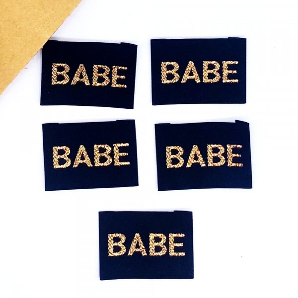 Vævet etiket "BABE" 35 x 25 mm