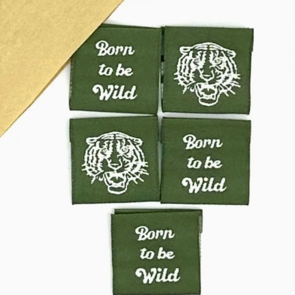 Vævet etiket "Born to be wild" 25 x 25 mm