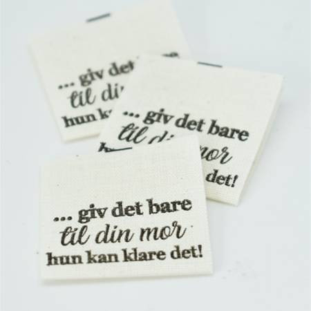 Vaskeanvisning "Giv det bare til den mor" 30 x 60 mm (midtfoldet 30x30mm)