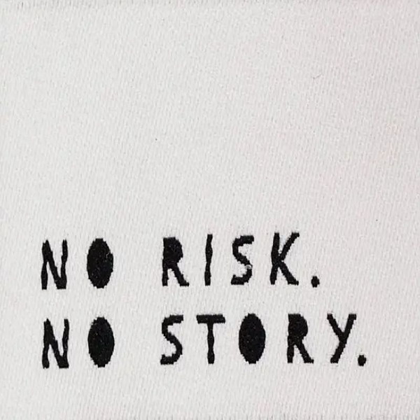 Vævede stofmærker "No risk - no story" 35 x 35 mm