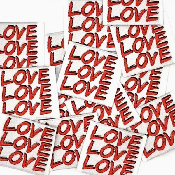 Vævet etiket "Love Love Love" 35 x 35 mm
