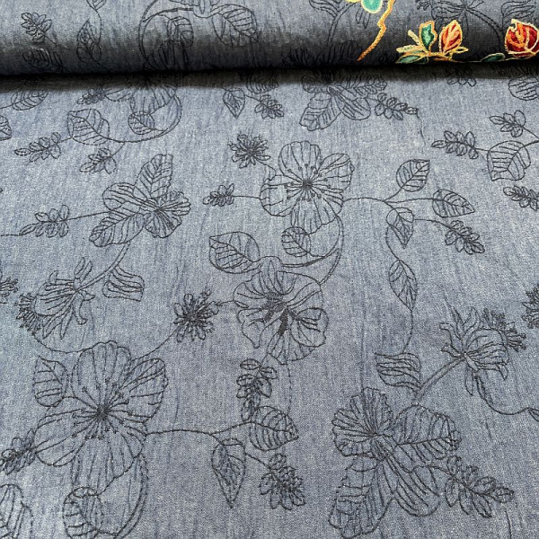 Let denim med broderi langs kanten