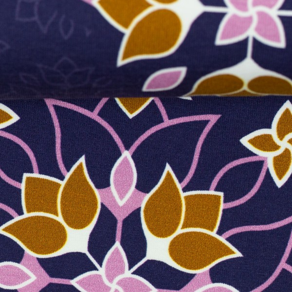 Bomuldsjersey "Big floral Ornaments" by Lycklig...