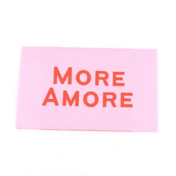 Vævet etiket "More Amore" 57 x 38 mm