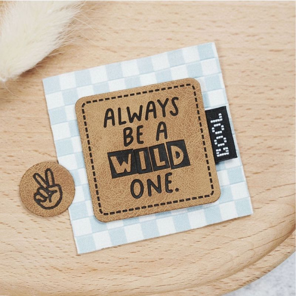 Kunstlederlabel "Wild" iron-on 3,5 x 3,5 cm