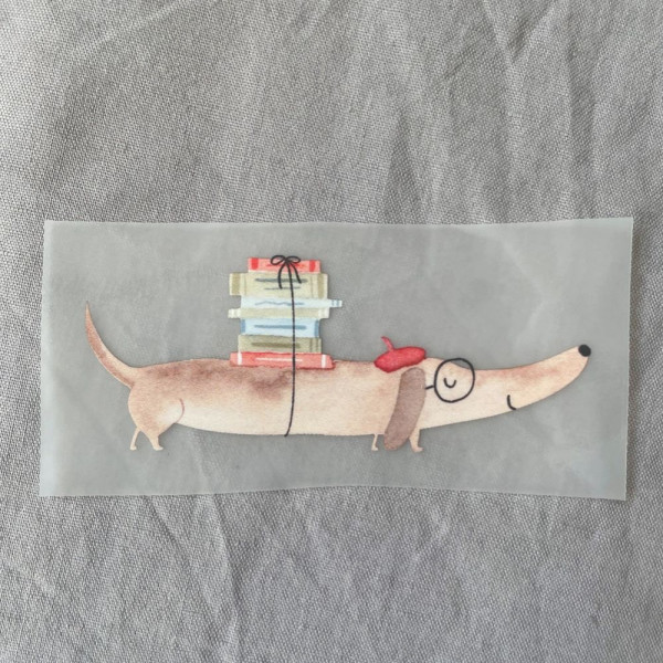 Bügelbild "Dackel mit Büchern"