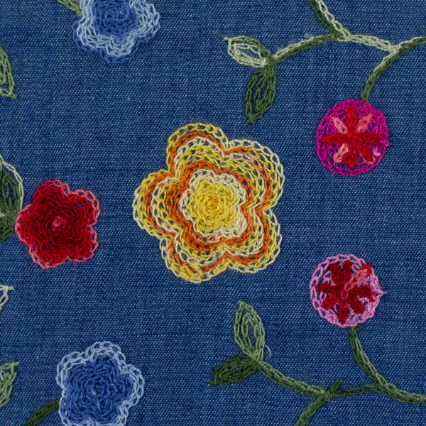 Let denimstof med farverige broderie "Jasmin"