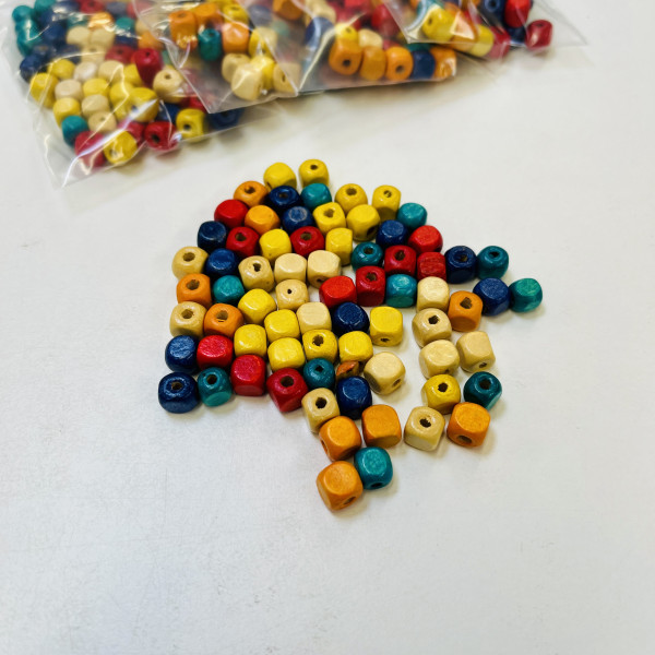 1 lille pose træperler "Firkant"