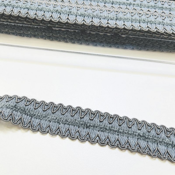 Mørkegrå Uld-Bånd med broderi ca.25 mm