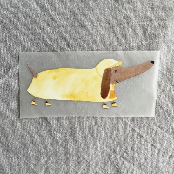 Bügelbild "Dackel im Regenmantel"