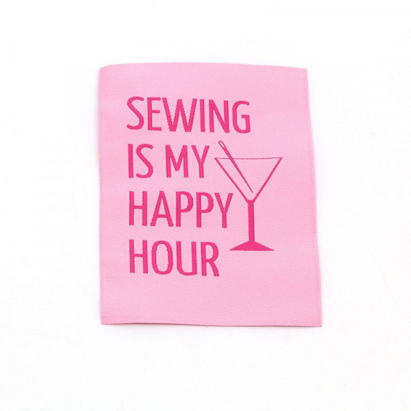 Vævet etiket "Sewing is my Happy Hour" 60 x 80 mm