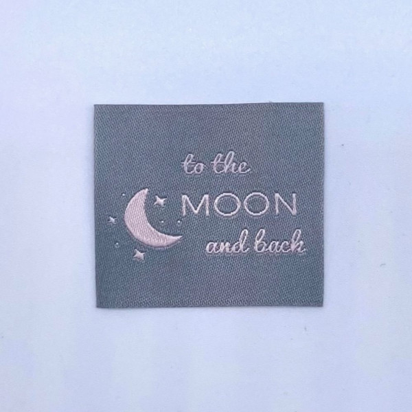 Vævet etiket "To the Moon and back" 35 x 35 mm