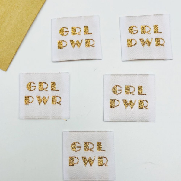 Vævet etiket "GRL PWR" 35 x 35 mm