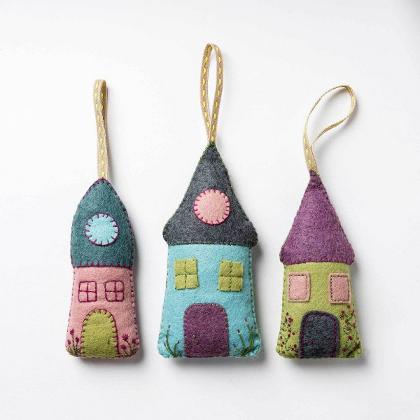 Große Stickpackung "Lavender houses" von Corinne Lapierre