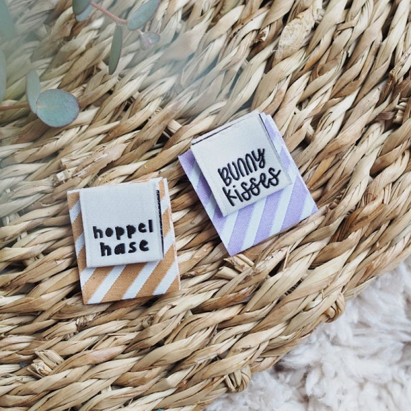 Klapp-Weblabel "Stripes" lila 20 x 22 mm