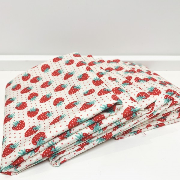 Fat Quarter "The Shabby Strawberry“ by Emily Hayes for PennyRoseFabrics