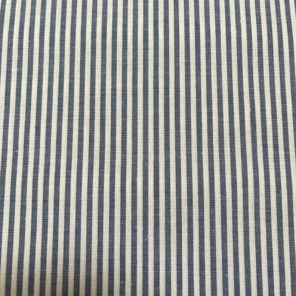 Blau-weiß gestreifter Baumwollstoff