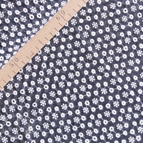 Mesh kollektion med broderi blomster