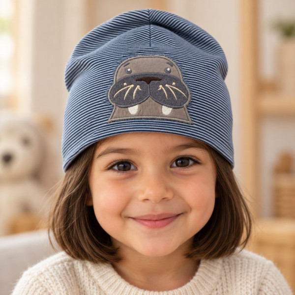 Kindermützen mit Stickerei