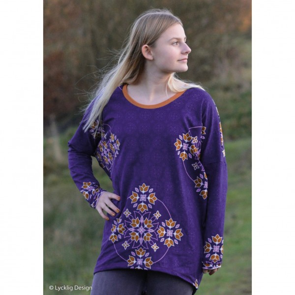Bomuldsjersey "Big floral Ornaments" by Lycklig Design lilla