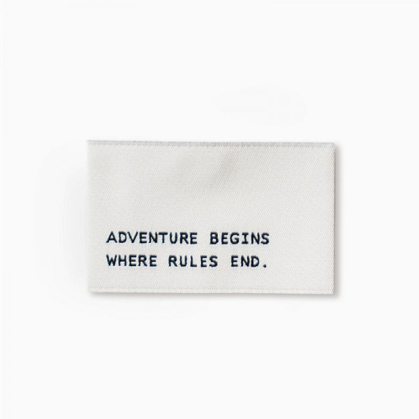 Label "Adventure begins" 40 x 24 mm